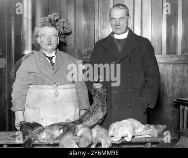 Fête du poisson, de la volaille et des fruits à Saint Dunstan-in-the-East, Great Tower Street le révérend A.G.B. West et Mr. Cuppitt (Billingsgate) 28 octobre 1926 Banque D'Images