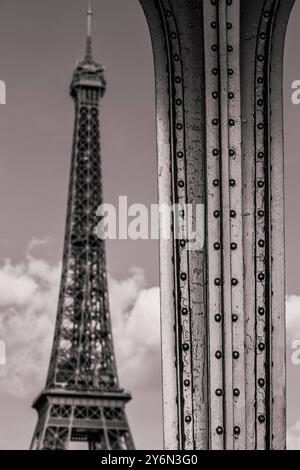France, Paris, 75, 7ème ARRT, la Tour Eiffel vue du Pont de Bir-Hakeim. Banque D'Images