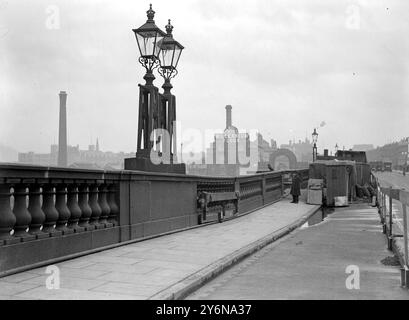 Waterloo Bridge - montrant la subsidence. 28 avril 1924 Banque D'Images