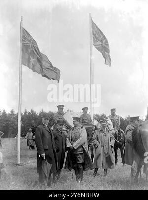 M. W.M. Hughs, premier ministre australien, inspecte les troupes australiennes dans la plaine de Salisbury - M. Andrew Fisher, haut commissaire pour l'Australie, M. Hughs, premier ministre australien et le général Sir Newton Moore. Banque D'Images