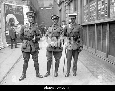 Représentants de l'Australie. De gauche à droite D. Yates (Adélaïde), Lt Roscoe J. Collins (Sydney) et Lt S. Lindsay (Melbourne) de l'Australian Engineers Mining Company. 24 août 1916 Banque D'Images