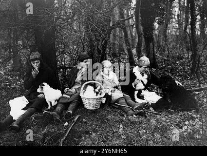 Battes de filles sur un grand Norfolk Estate 19th janvier 1918 Banque D'Images