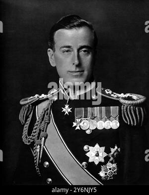 Nouveau chef des opérations combinées de Grande-Bretagne, Lord Louis Mountbatten, son nouveau poste porte avec lui le grade intérimaire de vice-amiral et les grades honorifiques de lieutenant général et de maréchal de l'air avril 1942 ©2004 Topfoto Mountbatten, Louis Francis Albert Victor Nicholas (comte Mountbatten de Birmanie) amiral britannique en Asie du Sud-est pendant la seconde Guerre mondiale de 1943 à 1946 ; dernier vice-roi de l'Inde de 1947 ; 1er gouverneur général indépendant de l'Inde de 1947 à 1948 ; arrière-petit-fils de Victoria ; assassiné  1900-1979 Banque D'Images