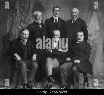 Membres de la Commission royale sur les terres irlandaises siégeant actuellement aux four courts Dublin rangée arrière de gauche à droite : M. Robert Vigers, M. Cherry QC Secrétaire, M. George Gordon rangée avant, de gauche à droite : Dr Anthony Traill, Sir Edward Fry Président, M. George Fottrell 1897 Banque D'Images