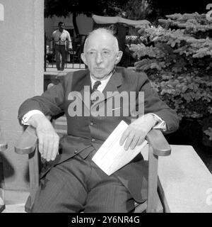 Ankara, Turquie : M. Ismet Inonu, chef du Parti républicain turc, dirigera le parti aux prochaines élections. qui a 76 ans. Considéré comme l'héritier politique d'Ataturk, fondateur de la Turquie moderne et en son nom l'armée a renversé le gouvernement Menderes la semaine dernière. 3 juin 1960 Banque D'Images