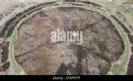 Une vue aérienne de l'anneau de Brodgar, un cercle de pierre néolithique sur les îles Orcades, en Écosse. Banque D'Images