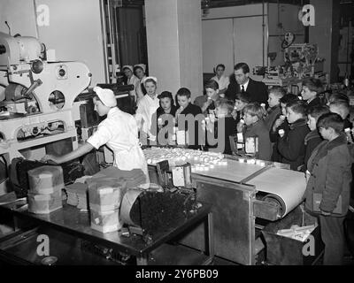 Visite de la fabrique de crème glacée J Lyons and Company 1952 Banque D'Images