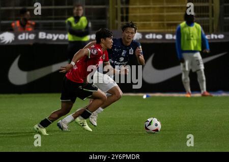 Muenchen, Deutschland. 25 septembre 2024. Hayate Matsuda (Hannover 96 II, #3) gegen Soichiro Kozuki (TSV 1860 Muenchen, #14). GER, TSV 1860 Muenchen gegen Hannover 96 II U23, Fussball, 3. Bundesliga, 7. Spieltag, saison 2024/2025, 25.09.2024. (LA RÉGLEMENTATION DFB DU DFL INTERDIT TOUTE UTILISATION DE PHOTOGRAPHIES COMME SÉQUENCES D'IMAGES ET/OU QUASI-VIDÉO). Foto : Eibner-Pressefoto/Heike Feiner crédit : dpa/Alamy Live News Banque D'Images