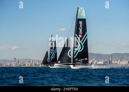 Barcelone, Espagne. 26 septembre 2024. Les jeunes membres de l'équipe Luna Rossa remportent la compétition des jeunes, appelée Unicredit Youth America's Cup. Los jóvenes del equipo Luna Rossa ganan la competición juvenil, llamada Unicredit Youth America's Cup. Actualités sports -Barcelone, Espagne jeudi 26 septembre 2024 (photo par Eric Renom/LaPresse) crédit : LaPresse/Alamy Live News Banque D'Images