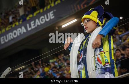 Istanbul, Turquie. 26 septembre 2024. Les supporters de Fenerbahce photographiés lors d'un match de football entre le turc Fenerbahce SK et la belge Royale Union Saint-Gilloise à Istanbul, Turquie, le jeudi 26 septembre 2024, le jour de l'ouverture de la phase League du tournoi de l'UEFA Europa League. BELGA PHOTO VIRGINIE LEFOUR crédit : Belga News Agency/Alamy Live News Banque D'Images