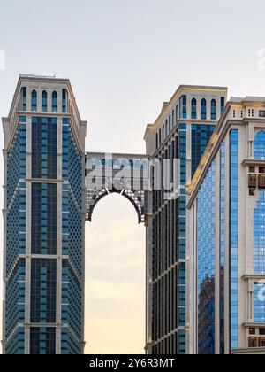 Makkah, Arabie Saoudite - 18 mai 2024 : Hôtel incroyable près de Masjid Al Haram avec un design intérieur unique. Banque D'Images