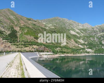 Réservoir Sallente situé dans le Pallars Jussá près de la ville de Torre de Cabdella. Banque D'Images