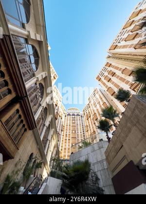 Makkah, Arabie Saoudite - 18 mai 2024 : Hôtel incroyable près de Masjid Al Haram avec un design intérieur unique. Banque D'Images