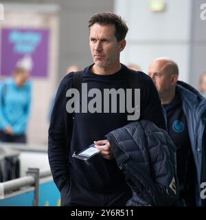 Gareth Taylor, entraîneur du W.F.C.Manchester City, arrive au stade joie lors du deuxième tour de l'UEFA Women's Champions League 2nd Leg match entre Manchester City et le Paris FC au stade joie, Manchester le jeudi 26 septembre 2024. (Photo : Mike Morese | mi News) crédit : MI News & Sport /Alamy Live News Banque D'Images