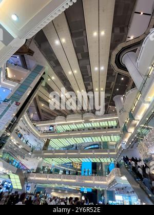 Makkah, Arabie Saoudite - 18 mai 2024 : Hôtel incroyable près de Masjid Al Haram avec un design intérieur unique. Banque D'Images