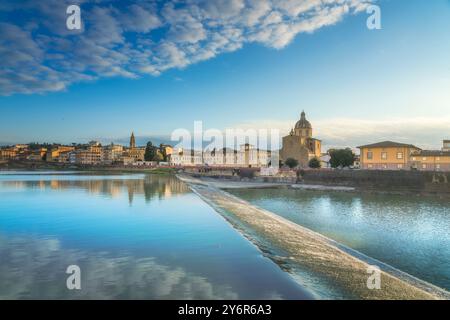 Florence ou Florence, vue sur la rivière Arno et San Frediano dans l'église de Cestello.Toscane, Italie, Europe Banque D'Images