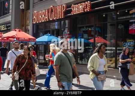 Bubba Gump Shrimp Company est un restaurant de fruits de mer familial situé à Times Square, 2024, New York City, États-Unis Banque D'Images