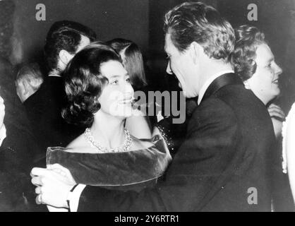 LA PRINCESSE MARGARET ROSE ET LORD SNOWDON DANSENT LE 15 FÉVRIER 1962 Banque D'Images