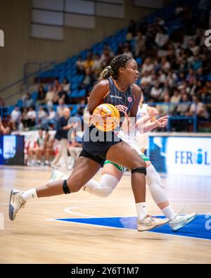 Ferrol, Espagne. 26 septembre 2024. Panier Eurocup femmes. Baxi Ferrol contre OMPES Battipaglia. Crédit : Ismael Miján/Alamy Live News Banque D'Images