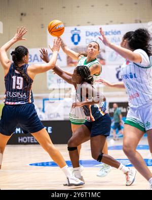 Ferrol, Espagne. 26 septembre 2024. Panier Eurocup femmes. Baxi Ferrol contre OMPES Battipaglia. Crédit : Ismael Miján/Alamy Live News Banque D'Images