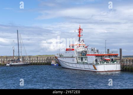 Sur le quai, croiseur de sauvetage Hermann Marwede, DGzRS service de sauvetage en mer, gare d'Helgoland, port sud, île d'Helgoland, mer du Nord, Pinneberg distri Banque D'Images