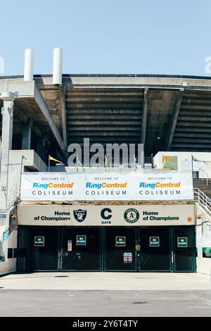 Oakland A's et Oakland Raiders signent au Oakland Alameda County Coliseum | Oakland, Californie 2019 Banque D'Images