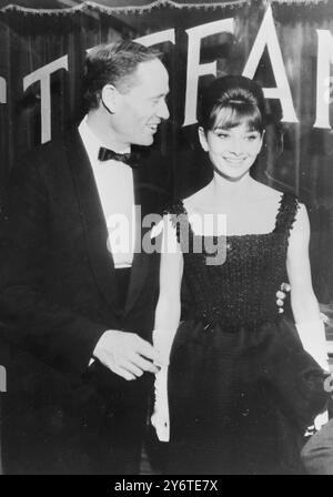 L'ACTRICE AUDREY HEPBURN AVEC SON MARI MEL FERRER / 17 NOVEMBRE 1961 Banque D'Images