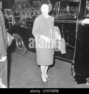 PRINCESS MARGARET ROSE DOGS ARRIVE KINGS X CROSS STATION LONDRES 6 OCTOBRE 1961 Banque D'Images