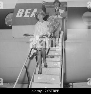 L'ACTRICE SOPHIA LOREN ARRIVE À LONDRES LE 15 SEPTEMBRE 1961 Banque D'Images