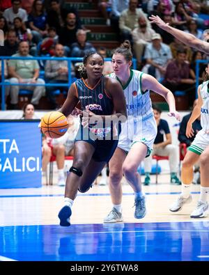 Ferrol, Espagne. 26 septembre 2024. Panier Eurocup femmes. Baxi Ferrol contre OMPES Battipaglia. Crédit : Ismael Miján/Alamy Live News Banque D'Images