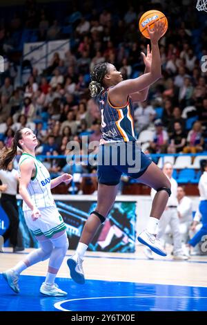 Ferrol, Espagne. 26 septembre 2024. Panier Eurocup femmes. Baxi Ferrol contre OMPES Battipaglia. Crédit : Ismael Miján/Alamy Live News Banque D'Images