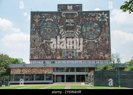 Mexico, Mexique ; 09 12 2017 ; la façade de la Bibliothèque centrale de l'Universidad Nacional Autónoma de México. Banque D'Images