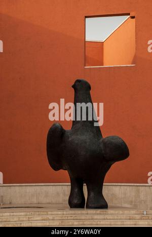 Monterrey, Nuevo Leon, Mexique ; 10 12 2017 ; Statue d'une colombe au Musée d'Art moderne. Banque D'Images