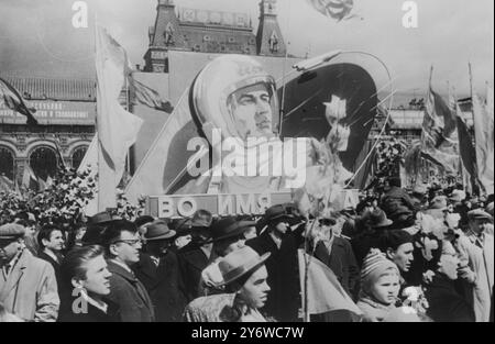 DÉFILÉ DU JOUR DE MAI À MOSCOU - 3 MAI 1961 Banque D'Images