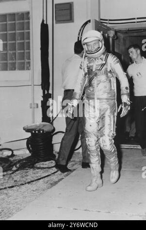 L'ASTRONAUTE AMÉRICAIN JOHN GLENN EN COMBINAISON SPATIALE / 29 AVRIL 1961 Banque D'Images