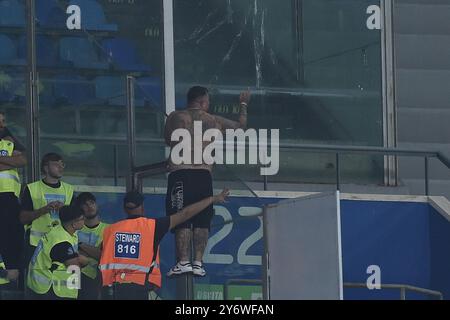 Napoli , Italie, 26 septembre ,2024 les fans de SSC Napoli lors de la Coupe d'Italie de Football Freccia Rossa entre SSC Napoli vs Palerme FC :Agostino Gemito/ Alamy Live News Banque D'Images