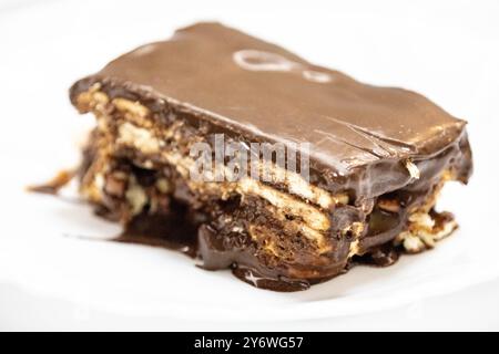 Pavé de chocolat classique servi avec de la gélatine colorée. combinaison parfaite de saveurs Banque D'Images