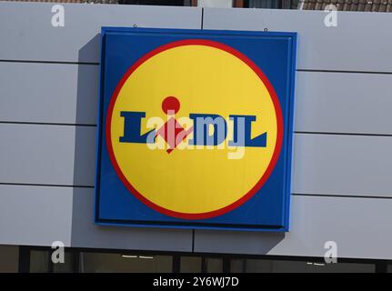 Logo Schriftzug des Discounter LIDL an einer filiale *** logo lettrage du Discounter LIDL sur un magasin Banque D'Images