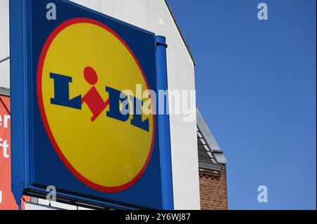 Logo Schriftzug des Discounter LIDL an einer filiale *** logo lettrage du Discounter LIDL sur un magasin Banque D'Images