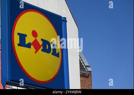 Logo Schriftzug des Discounter LIDL an einer filiale *** logo lettrage du Discounter LIDL sur un magasin Banque D'Images