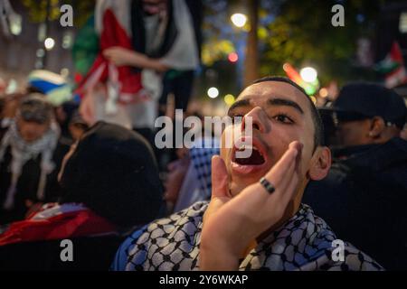 Londres, Royaume-Uni. 26 septembre 2024. Des centaines de personnes se rassemblent devant Downing Street pour exiger que le gouvernement britannique mette fin à tout soutien à Israël alors que le risque d'un conflit à part entière au moyen-Orient augmente avec Israël se préparant à une éventuelle offensive terrestre au Liban, dit le chef militaire. Crédit : Velar Grant/Alamy Live News Banque D'Images