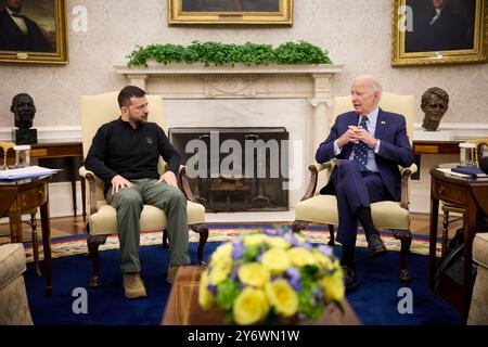 Washington, États-Unis d'Amérique. 26 septembre 2024. Washington, États-Unis d'Amérique. 26 septembre 2024. U. Le président Joe Biden, à droite, s’entretient avec le président ukrainien Volodymyr Zelenskyy, à gauche, lors d’une discussion bilatérale au Bureau ovale de la Maison Blanche, le 26 septembre 2024 à Washington, DC crédit : Présidence ukrainienne/Bureau de presse présidentiel ukrainien/Alamy Live News Banque D'Images