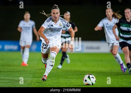 Madrid, Madrid, Espagne. 26 septembre 2024. Athenea del Castillo du Real Madrid en action avec le ballon lors du 2e tour de la Ligue des champions féminine de l'UEFA match de 2e manche entre le Real Madrid et le Sporting CP à l'Estadio Alfredo Di Stefano le 26 septembre 2024 à Madrid, Espagne. (Crédit image : © Alberto Gardin/ZUMA Press Wire) USAGE ÉDITORIAL SEULEMENT! Non destiné à UN USAGE commercial ! Banque D'Images