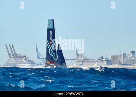 AGENCE PHOTO PPL - COPYRIGHT RÉSERVÉ Coupe de l'America 2024 - Barcelone, Espagne finale Race Youth America's : équipe italienne vs équipe américaine LUNA ROSSA PRADA PIRELLI skippered par Marco Gradonim, avec les Italiens remportent la course et le championnat, CRÉDIT PHOTO volant : © Alexander Panzeri/PPL Banque D'Images