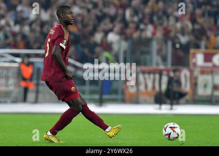 Rome, Latium. 26 septembre 2024. Evan Ndicka de L'AS Roma lors du premier tour de qualification de la Ligue Europa - match de 1ère manche entre Roma et Athletic Bilbao au stade olympique, Italie, le 26 septembre 2024. Crédit crédit : massimo insabato/Alamy Live News Banque D'Images