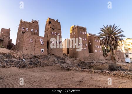 Maisons traditionnelles en adobe à Dhahran al Janub, Arabie Saoudite Banque D'Images