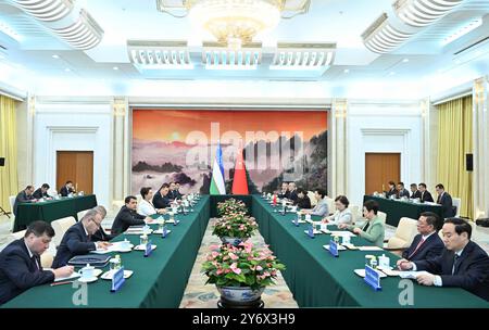 Pékin, Chine. 26 septembre 2024. Shen Yiqin, conseillère d'État chinoise, également présidente de la Fédération des femmes de Chine, rencontre Tanzila Narbayeva, présidente du Sénat de l'Ouzbékistan, à Pékin, capitale de la Chine, le 26 septembre 2024. Crédit : Yin Bogu/Xinhua/Alamy Live News Banque D'Images