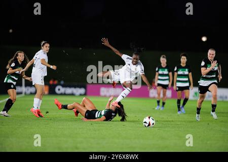 Madrid, Espagne. 26 septembre 2024. Naomie Feller (C) des femmes du Real Madrid en action lors du match de l'UEFA Women's Champions League 24/25, Round 2, deuxième manche entre le Real Madrid et le Sporting Portugal au stade Alfredo Di Stefano. Score final Real Madrid 3:1 Sporting Portugal crédit : SOPA images Limited/Alamy Live News Banque D'Images