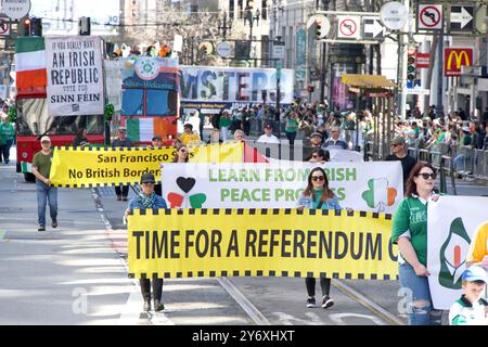 San Francisco, CA - 16 mars 2024 : participants non identifiés à la 173e parade annuelle de la St Patricks Day. La côte ouest plus grand irlandais même celeati Banque D'Images