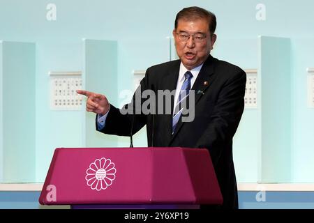 (240927) -- TOKYO, 27 septembre 2024 (Xinhua) -- Shigeru Ishiba prend la parole devant un second tour de l'élection à la direction du Parti libéral démocrate (PLD) à Tokyo, Japon, le 27 septembre 2024. Sanae Takaichi, ministre de la sécurité économique, pleine d'espoir, et Shigeru Ishiba, ancien ministre de la Défense, participeront à un second tour lors du vote à la direction du Parti libéral-démocrate (PLD) au pouvoir vendredi après qu'aucun des neuf candidats n'ait obtenu la majorité au premier tour de scrutin. (Hiro Komae/Pool via Xinhua) Banque D'Images